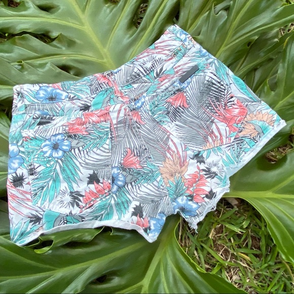 Marie Cher Palm and Floral Print Shorts - Picture 4 of 8